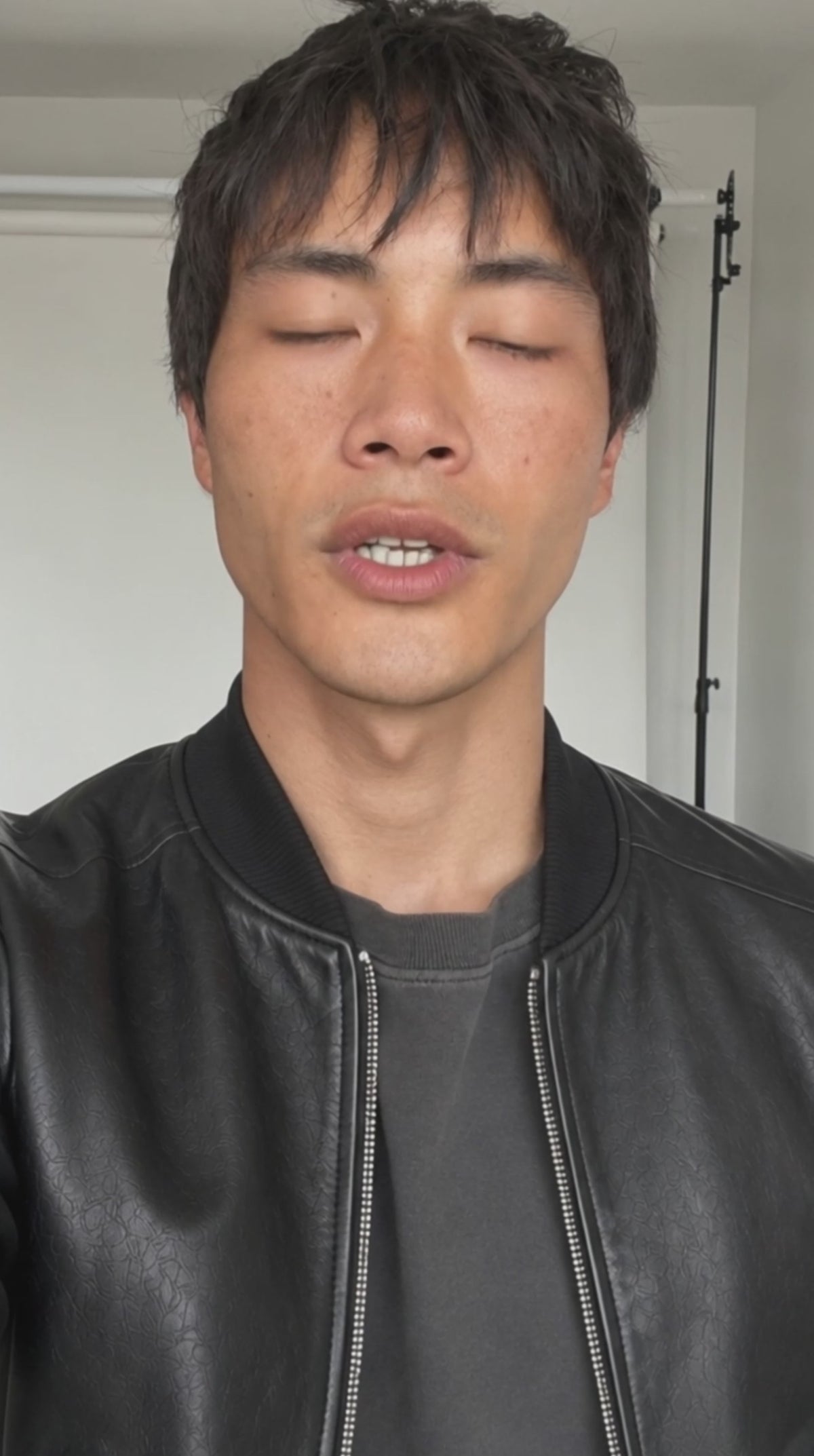 シープスキン ボンバージャケット — ブラック、動画